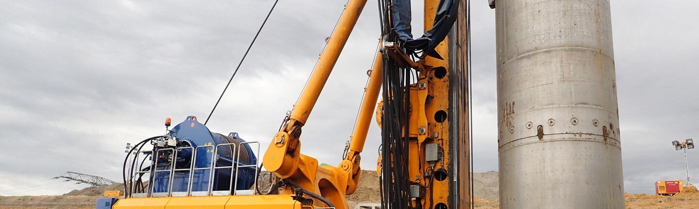 Rotary drilling rigs with high performance steel wire rope