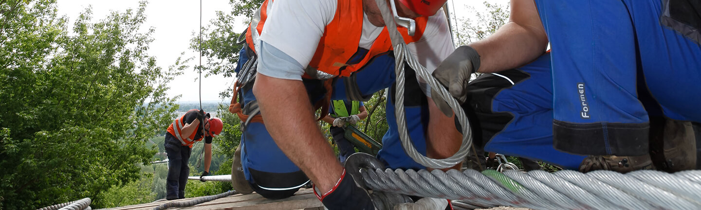 Pulling of the rope for the gondola lift at the Berlin Garden Exhibition 