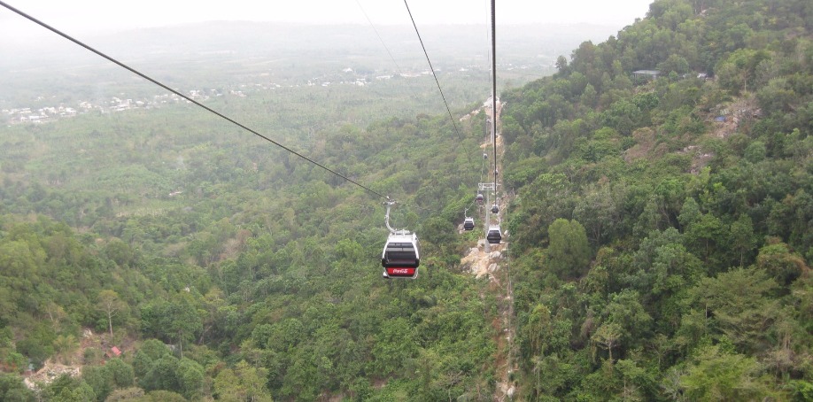 Chua Chan Pagoda, Vietnam (gondola ropeway Chua Chan Pagoda, Vietnam (gondola ropeway